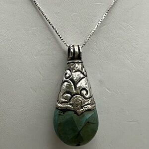 Elegant Turquoise GemStone Silver Necklace with Vintage Design